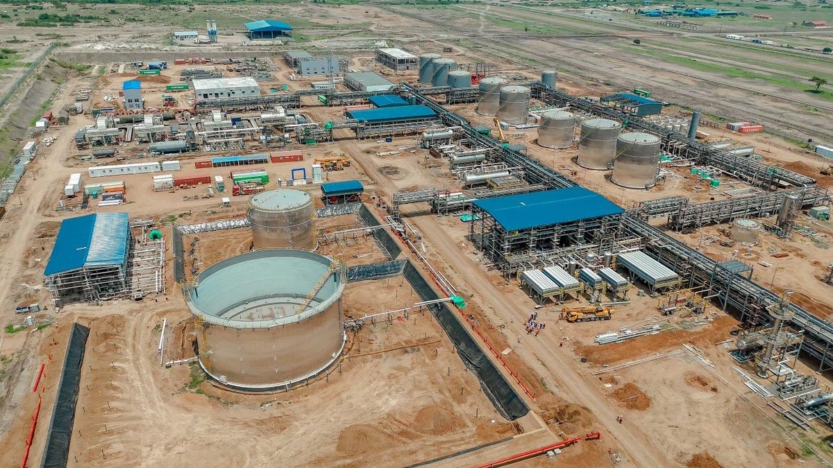 Aerial view of an oil processing facility under construction